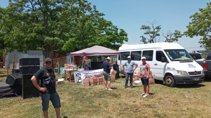 Los responsables de la expo solidaria entregaron donaciones recaudadas